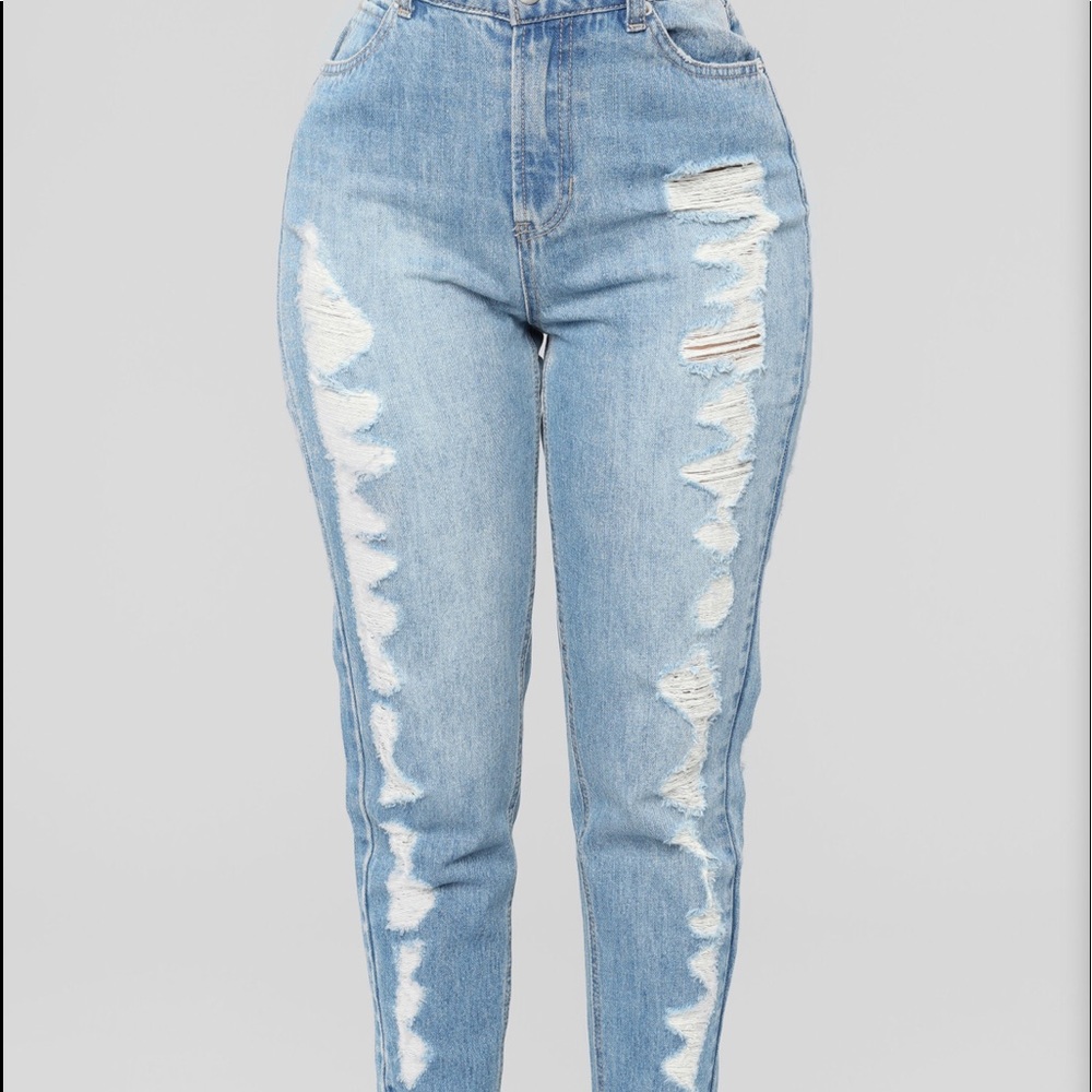 🎉HP🎉 Distressed Mom Jeans